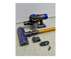 Dyson V8 brezžični sesalnik - siv