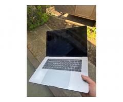 Apple Macbook Pro 15inch RAZBIT EKRAN DELUJE