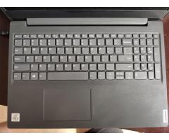 Lenovo V15 i5/8gb/SSD/MENJAVA