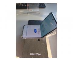 Samsung galaxy ZFLIP4 - 3