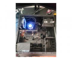 računalnik – i5, 24 GB RAM, SSD, vodno hlajenje + GOLD napajalnik