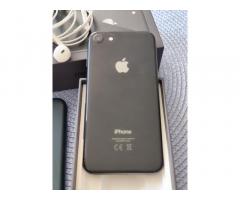 iPhone 8 64gb + etui + slušalke