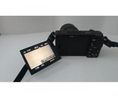 Sony ZV-E10 fotoaparat z izmenljivim objektivom + 16–50 mm ZOOM objekt