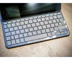 Prodam Apple iPad 6. generacija (2018) 32 GB WiFi + Logitech tipkovnica SLO + original ovitek - 2