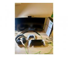 AOC 24″ ukrivljen monitor + PS5 Slim + slušalke + kontoler + PS portaL