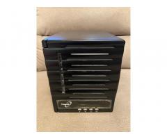 NAS mrežni strežnik Thecus N5500 s 5x1TB diski