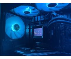 Gaming računalnik Ryzen 7 7800x3d,32GB DDR5,2TB Nvme SSD,RTX 5070ti 16GB