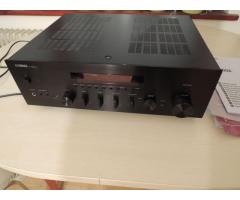 Yamaha R-N600A omrežni sprejemnik