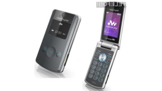 Sony Ericsson in Mobitel predstavljata dva privlačna mobitela z aplikacijo Facebook