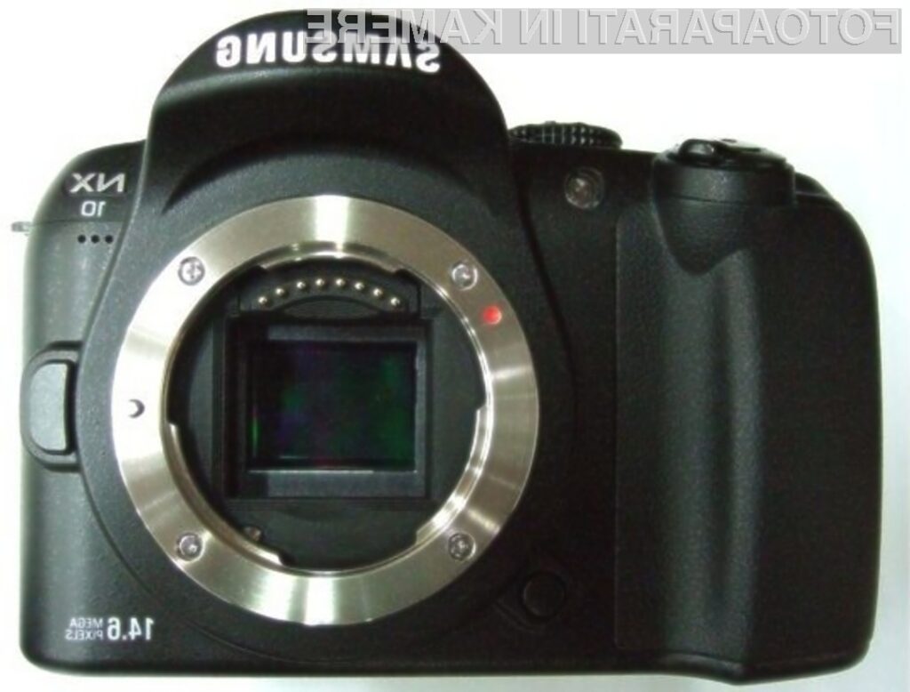 Zrcalno-refleksni digitalni fotoaparat Samsung NX10 bomo zlahka prenašali naokrog!