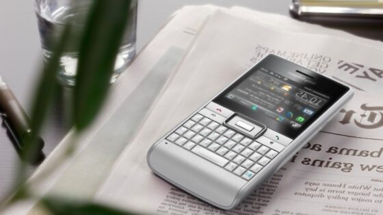 Pisanje sporočil z novim Sony Ericssonom Aspen bo lahko opravilo.