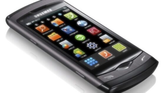 Mobilni operacijski sistem Samsung Bada predstavlja neposredno konkurenco Symbianu.