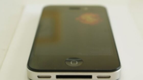 Prototip Applovega mobilnika iPhone 4G je na črnem trgu dosegel vrednost okoli 4.000 ameriških dolarjev!