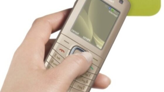 Tehnologija NFC podjetja Nokia zagotavlja brezstično povezovanje in plačevanje na izjemno enostaven način!