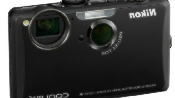 Digitalni fotoaparat z dodano vrednostjo Nikon Coolpix S1100pj.