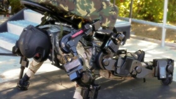 Robotska obleka naj bi vojakom precej olajšala vsakodnevna opravila na bojiščih!