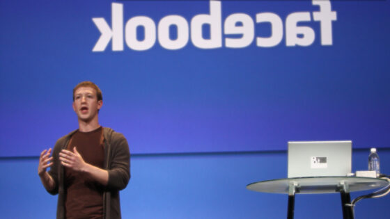 Zuckerberg se pri 26-ih letih kopa v denarju.