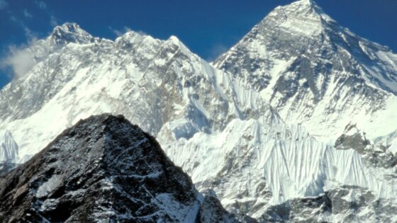 Najvišja gora na svetu je bogatejša za edinstveno bazno postajo 3G.