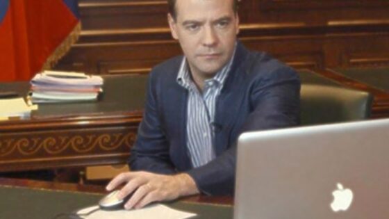 Dimitrij Medvedjev ne zaupa Microsoftovim operacijskim sistemom Windows.