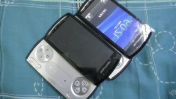 Sony Ericsson Xperia Play: Vrhunski mobilni telefon in zmogljiva prenosna igralna konzola v enem!