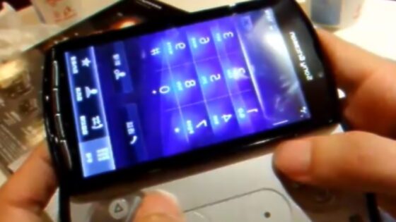 Igričarski pametni mobilni telefon Sony Ericsson Xperia Play obeta veliko!