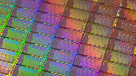 Intel Insider je nova tehnologija vgrajena v procesorje Sandy Bridge, namenjena varnemu in predvsem legalnemu streamingu  kakovostnih 1080 p filmov.