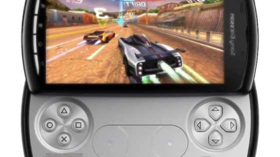 Za mobilnik Sony Ericsson Xperia Play bo kmalu na voljo bogata paleta računalniških iger!