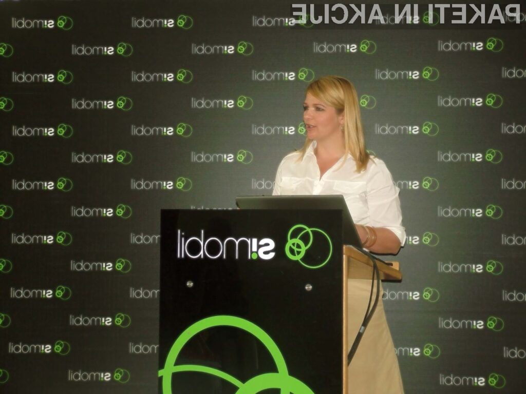 Eva Aljančič, direktorica marketinga, predstavlja storitve za gostovanje.