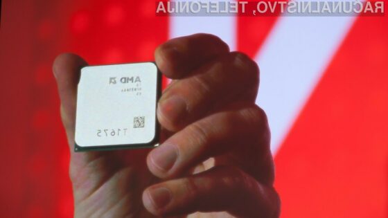 AMD-jev podpredsednik Rick Bergman, je demonstriral nov APU za leto 2012, ki bo temeljil na arhitekturi Bulldozer.