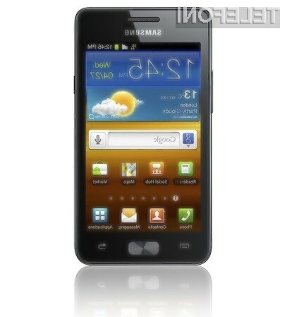 Mobitel je glede na strojno opremo, nekoliko šibkejša verzija predhodnika Galaxy S II.