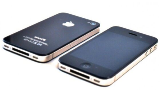 Pri nas naj bi bilo potrebno za cenejši pametni mobilnik iPhone 4 odšteti okoli 150 evrov.