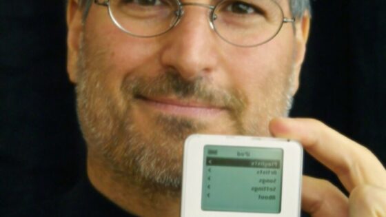 Vsega skupaj je Apple do sedaj prodal že 320 milijonov kosov naprave iPod.