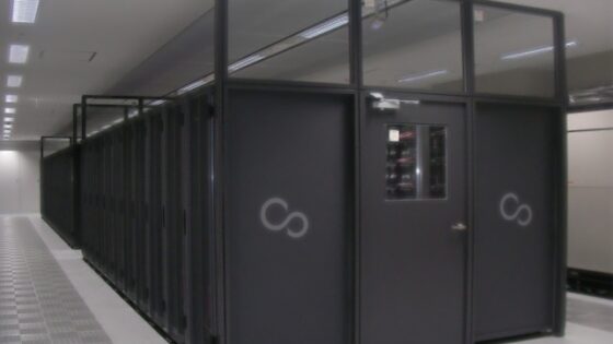 Strojna oprema superračunalnika K zajema kar 864 strežniških rezin.