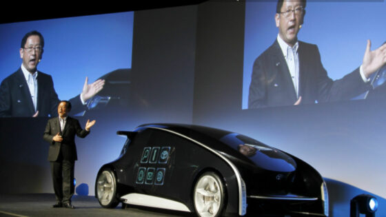 Avtomobil prihodnosti ali kot bi dejal Akio Toyoda "pametni telefon na 4 kolesih", bi lahko realnost postal že čez nekaj desetletij.