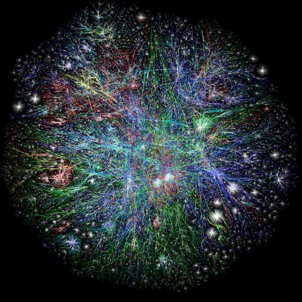 Zemljevid interneta - analiza takih povezav potrebuje izjemne količine pomnilnika saj je postopek težko paralelizirati