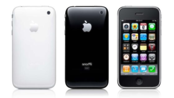Četudi ima že dva naslednika, iPhone 3GS še naprej ostaja v prodaji.