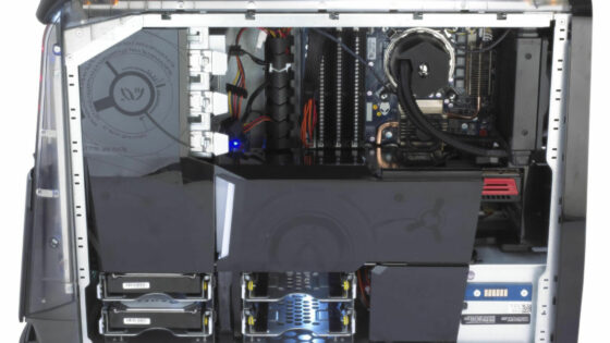 Osnova računalniškega sistema so 6 jedrni procesorji Intel Core i7 serije 3000 (Sandy Bridge E) s pripadajočo matično ploščo sistemskega nabora x79 in štiri-kanalnim DDR3 pomnilnikom.