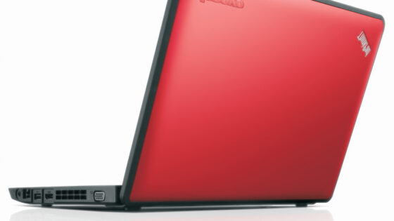Lenovo ThinkPad X130 deluje na paleti različnih procesorjev po izboru kupca - AMD Fusion E-300, AMD Fusion E-450 ali Intel Core i3-2637M ULV.