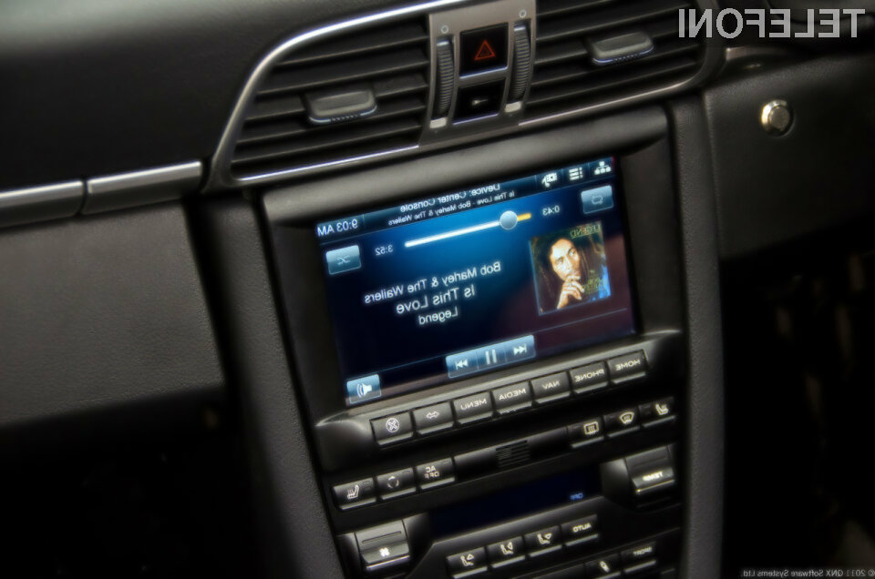 Osrednja konzola z NFC čipom in ostalimi čipi razporejenimi po celotnem avtomobilu, omogoča takojšnje povezovanje s pametnim telefonom, avdio sistemom, navigacijo in sledilnim VoIP sistemom.