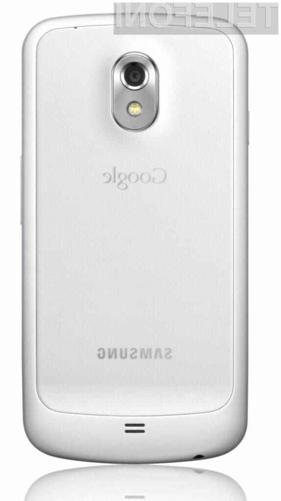 Mobilniku Galaxy Nexus bela barva vsekakor zelo pristoji.