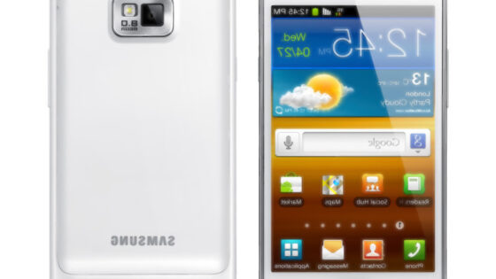 Galaxy S II je med drugim na voljo tudi v elegantni beli barvi.