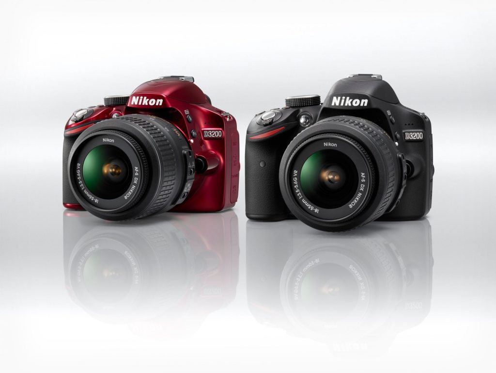 Nikon D3200 brezžično povezljiv s pametnimi napravami
