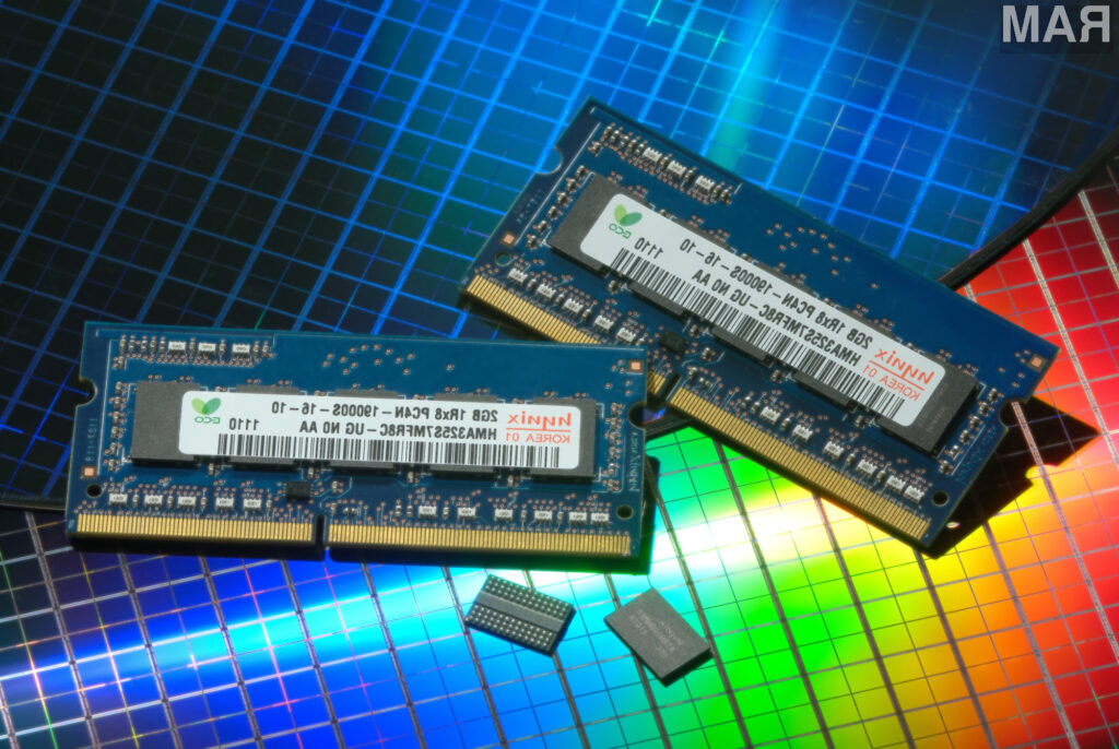 Intel namerava do leta 2014 svojo tehnologijo DDR4 pomnilnika ponuditi tudi za komercialne procesorske sisteme.