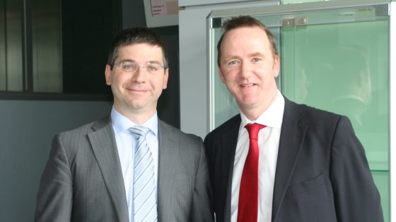 Aleksander Šinigoj, direktor podjetja Palsit (levo), in David Fatscher, BSI UK (desno)