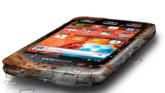 Samsung Galaxy Xcover je primeren tudi za trenje orehov.