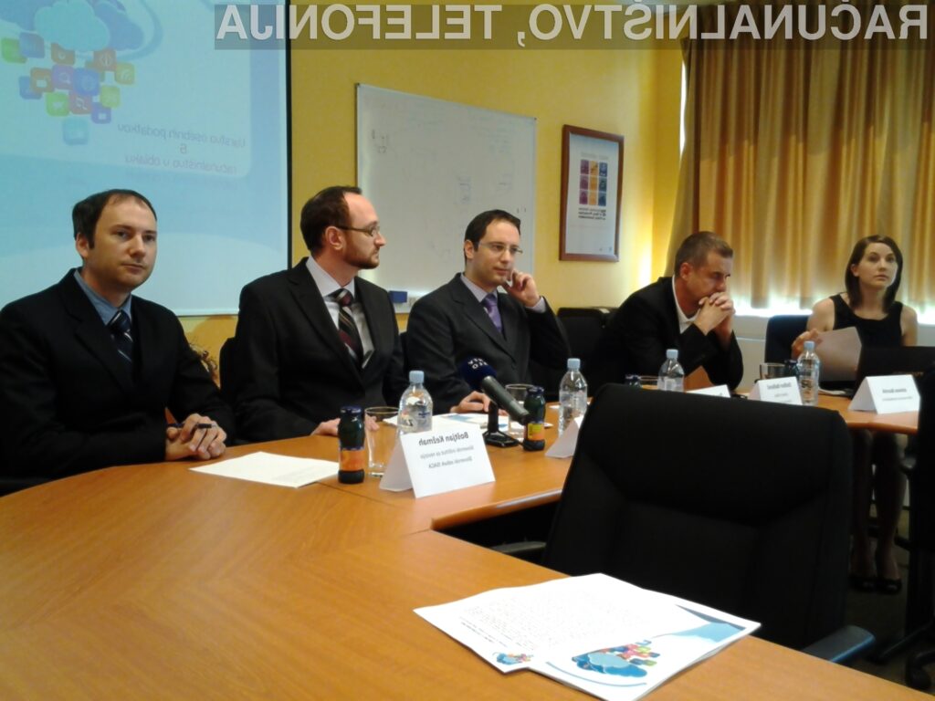Iz leve proti desni: ga. Jelena Burnik, g. Dalibor Boškovč, g. Damjan Savanović, g. Andrej Tomič in g. Boštjan Kežmah