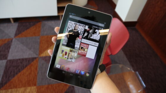 Googlov tablični računalnik Nexus 7 bo mogoče kupiti tudi preko Google Playa.