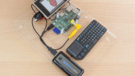 Raspberry Pi je mogoče uporabiti tudi kot prenosnik.