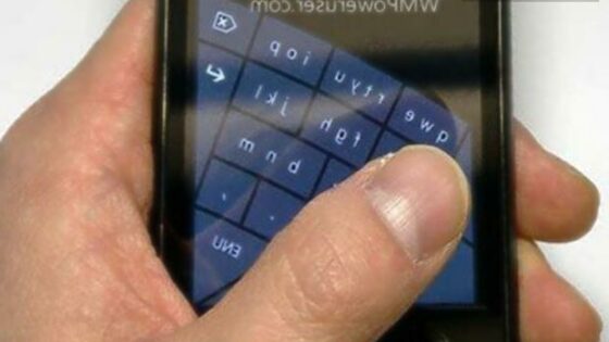 Nova tipkovnica naj bi bila na voljo v novem mobilnem operacijskem sistemu Windows Phone 8.