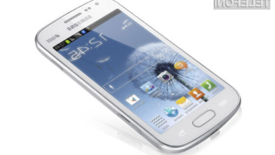 Mobilnik Galaxy S Duos po obliki nekoliko spominja na supermobilnik Galaxy S3.